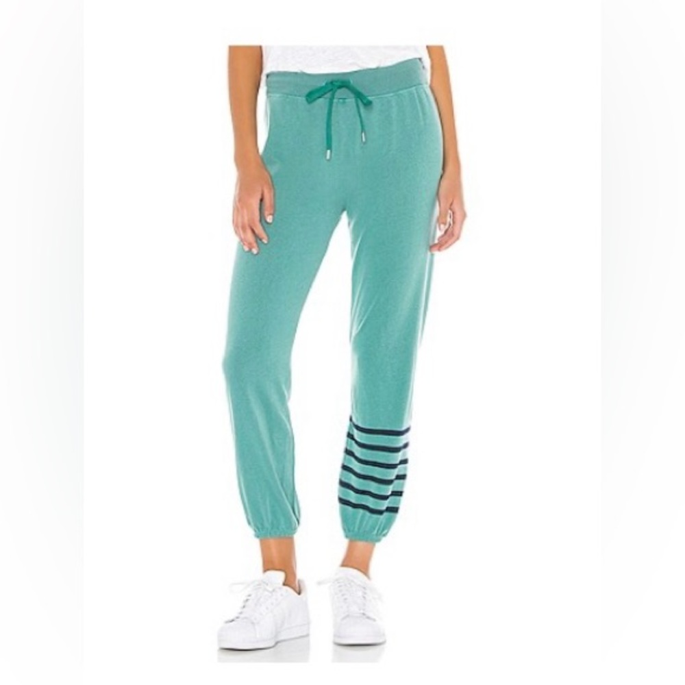 SUNDRY Basic Sweatpants in Pigment Emerald. Size 3/Large